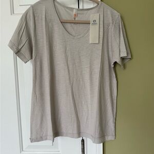 NWT Mono B v-neck core tee